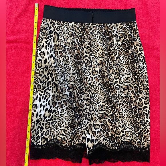 Victoria’s Secret- leopard skirt, lace trim, size 6 - Picture 5 of 6
